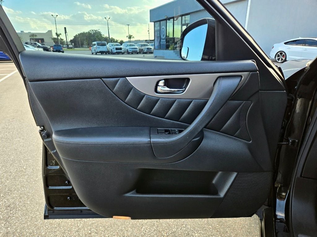 2017 INFINITI QX70 Base