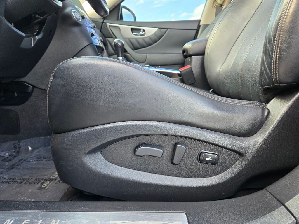 2017 INFINITI QX70 Base