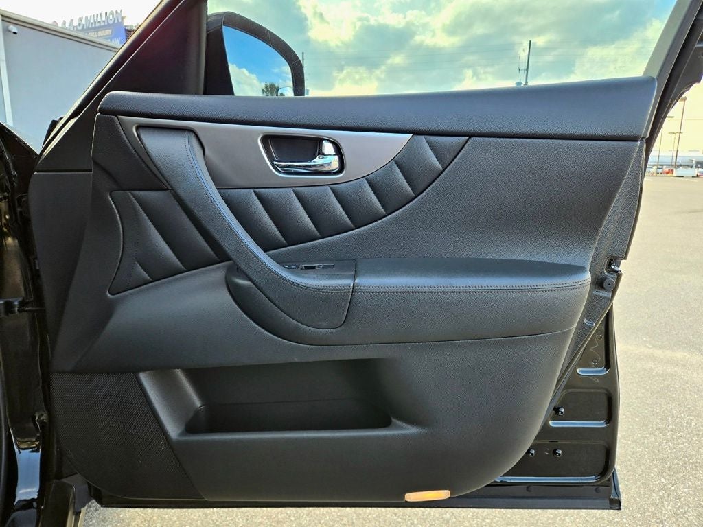 2017 INFINITI QX70 Base