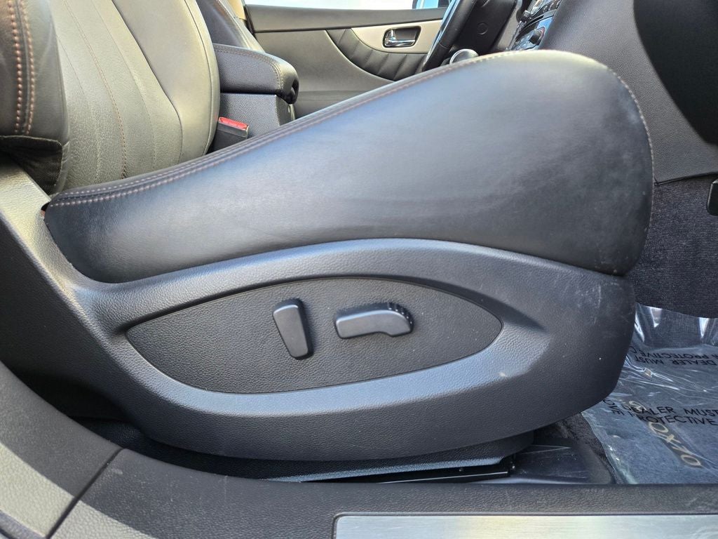 2017 INFINITI QX70 Base