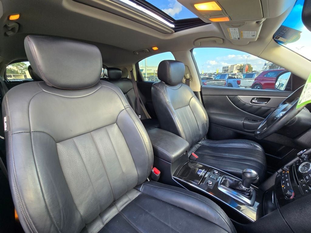 2017 INFINITI QX70 Base