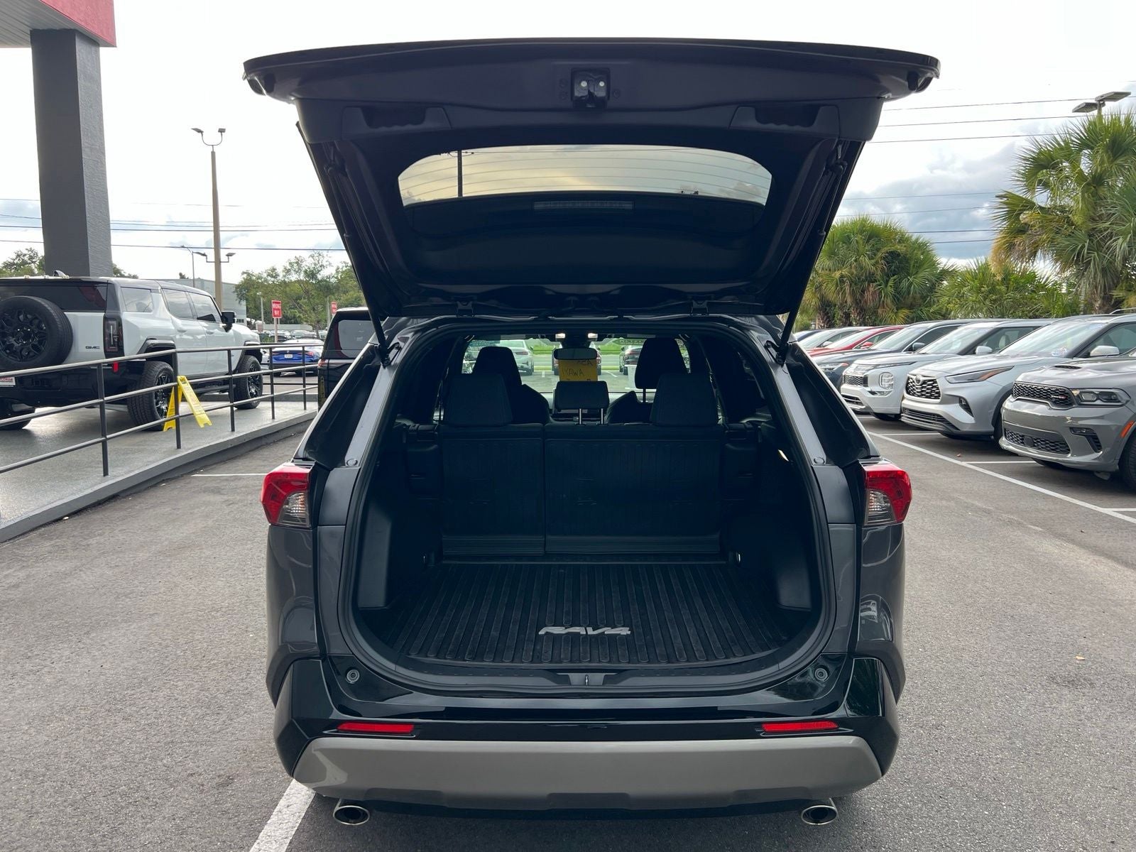 2025 Toyota RAV4 Hybrid SE