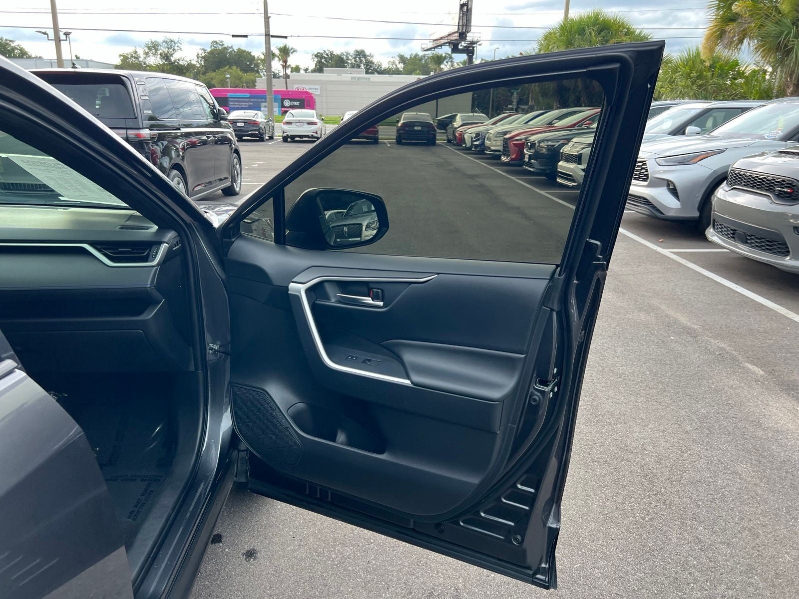 2025 Toyota RAV4 Hybrid SE