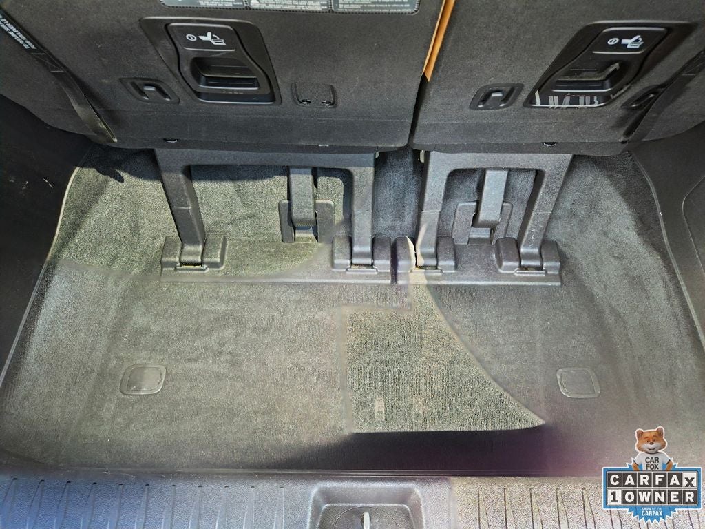 2023 Kia Carnival LX Seat Package