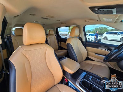 2023 Kia Carnival LX Seat Package