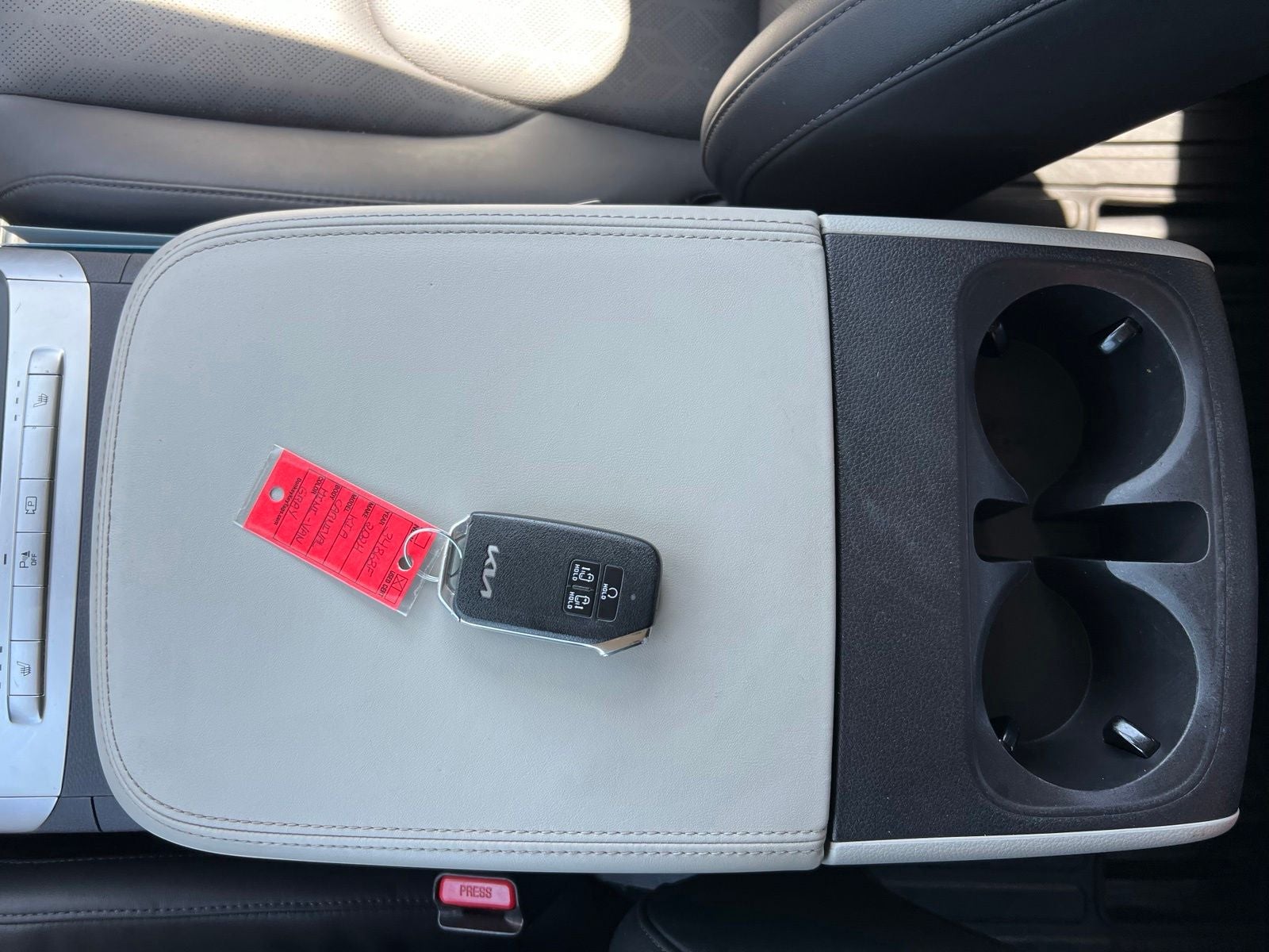 2024 Kia Carnival LX