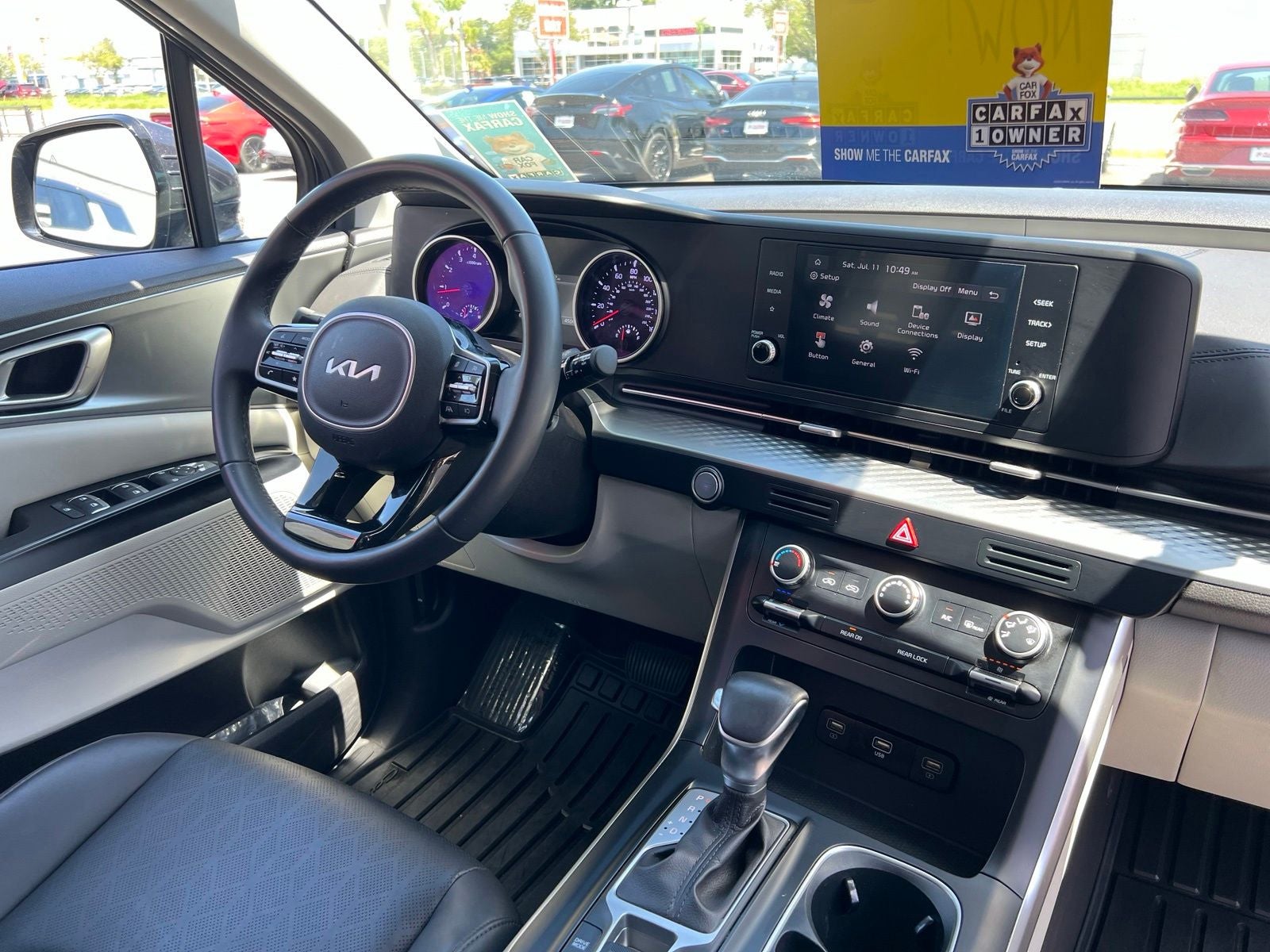 2024 Kia Carnival LX
