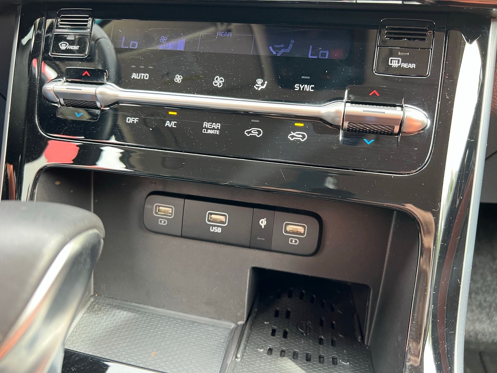 2024 Kia Carnival SX