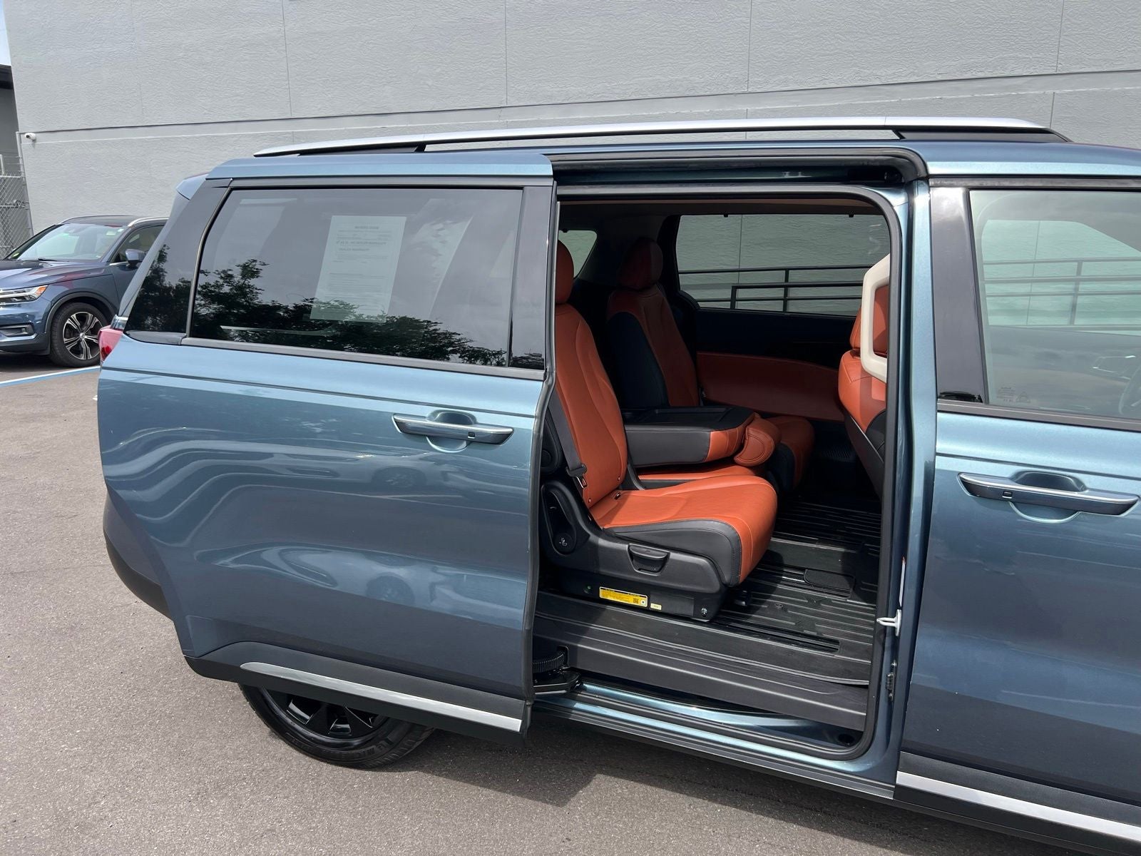 2024 Kia Carnival SX