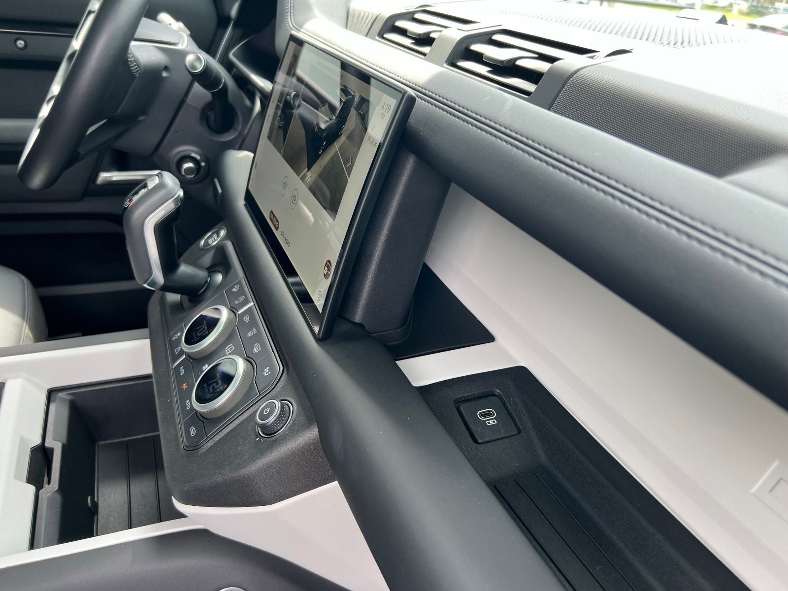 2025 Land Rover Defender 110 S