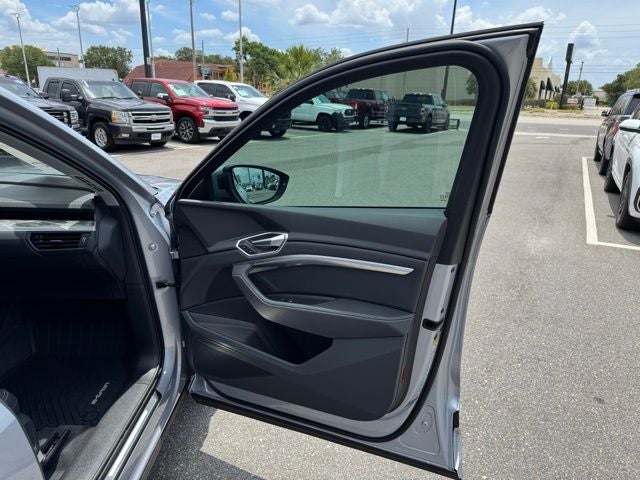 2022 Audi e-tron Premium quattro