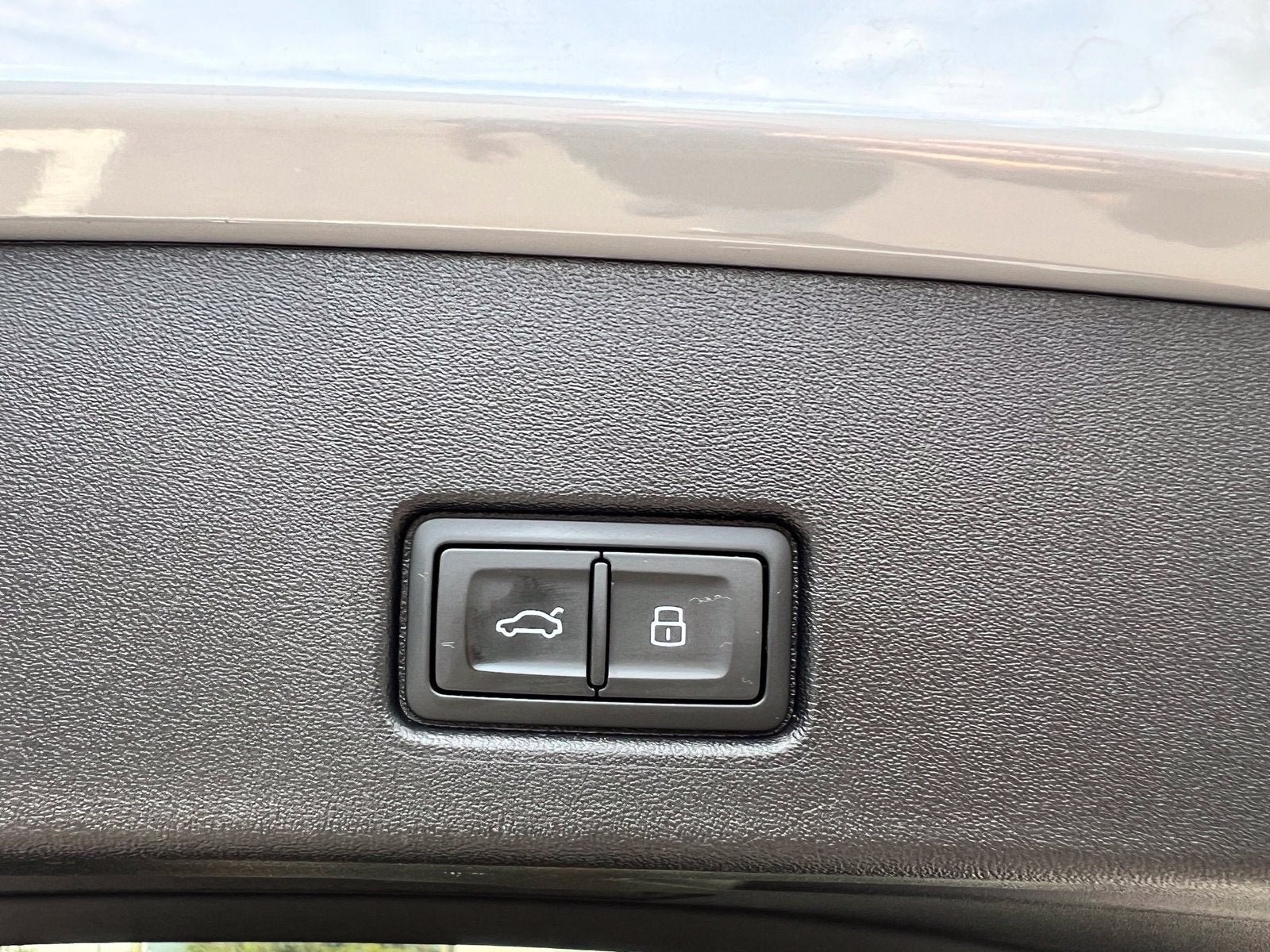 2024 Audi Q4 e-tron Premium Plus