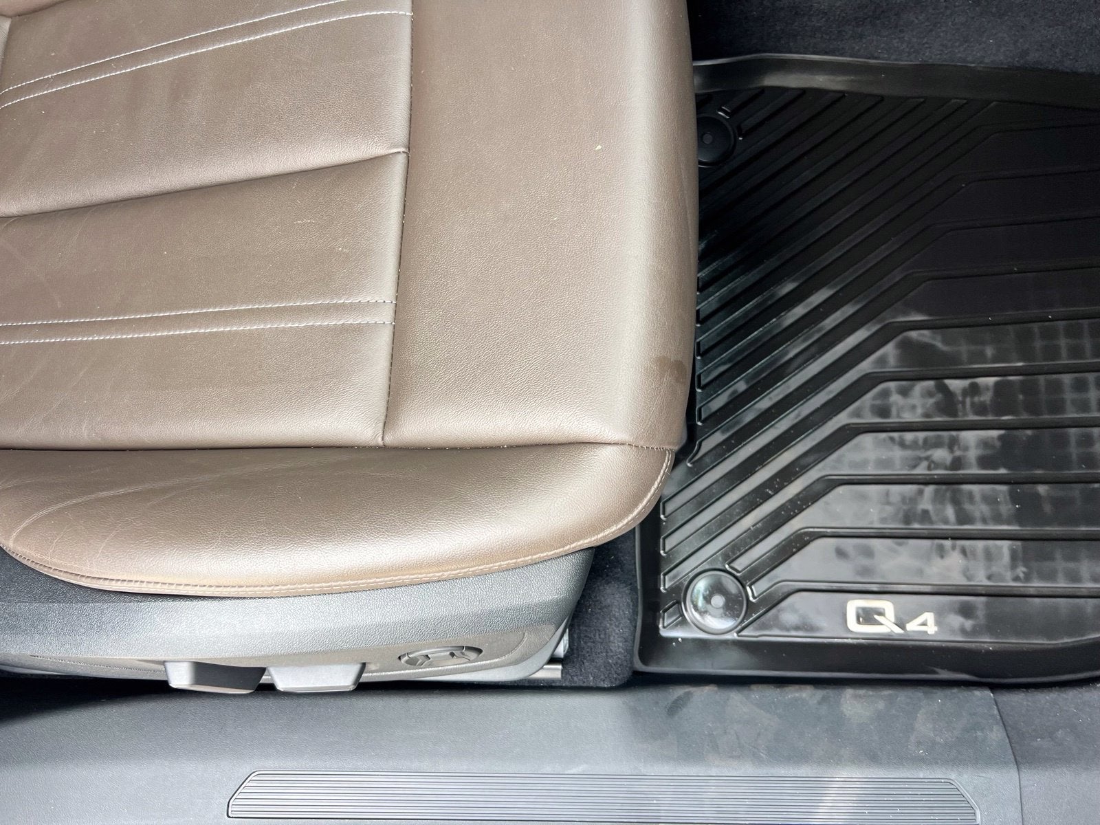 2024 Audi Q4 e-tron Premium Plus
