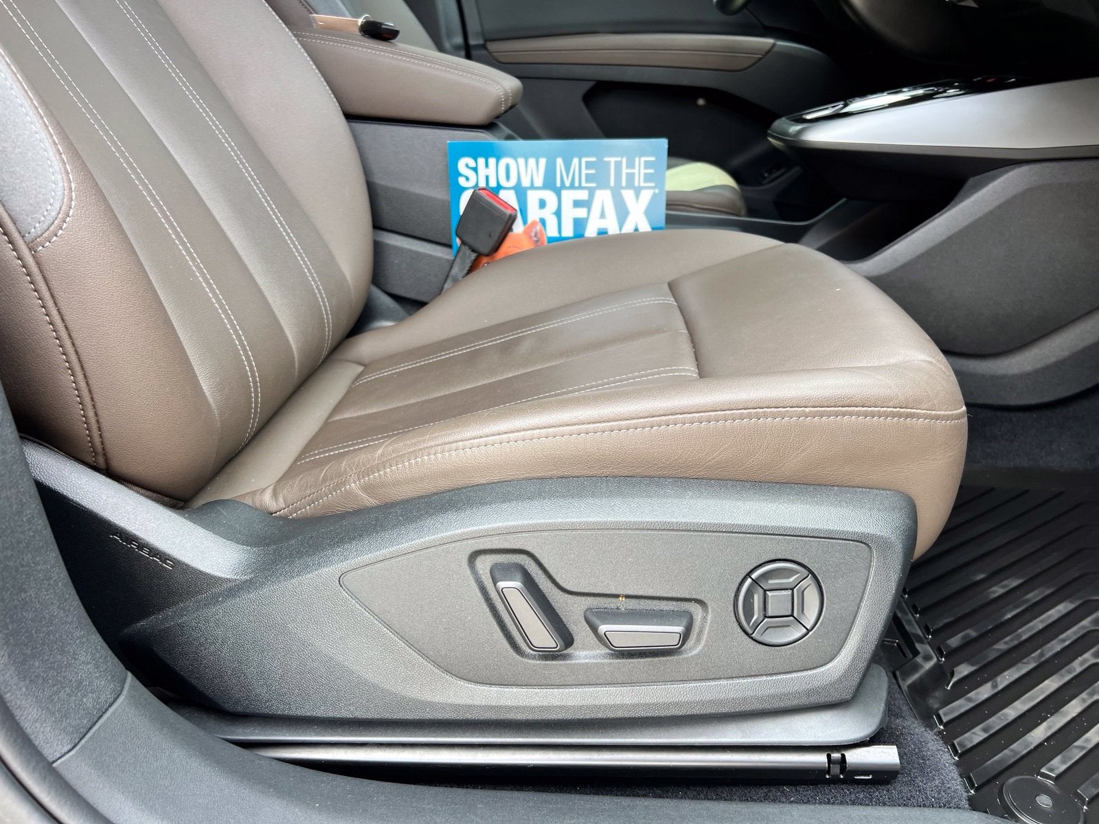 2024 Audi Q4 e-tron Premium Plus