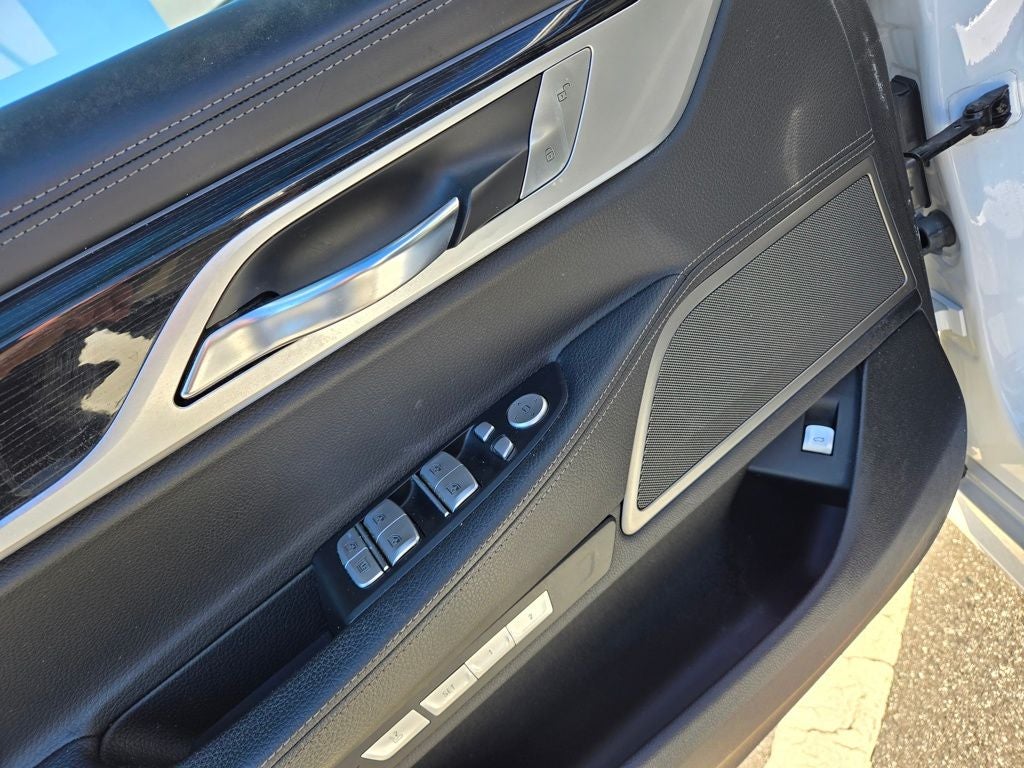 2018 BMW 7 Series 740e xDrive iPerformance