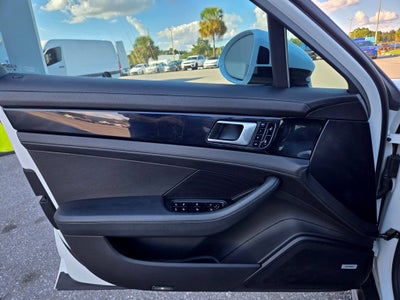 2017 Porsche Panamera Base