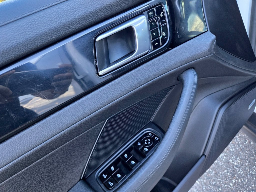 2017 Porsche Panamera Base