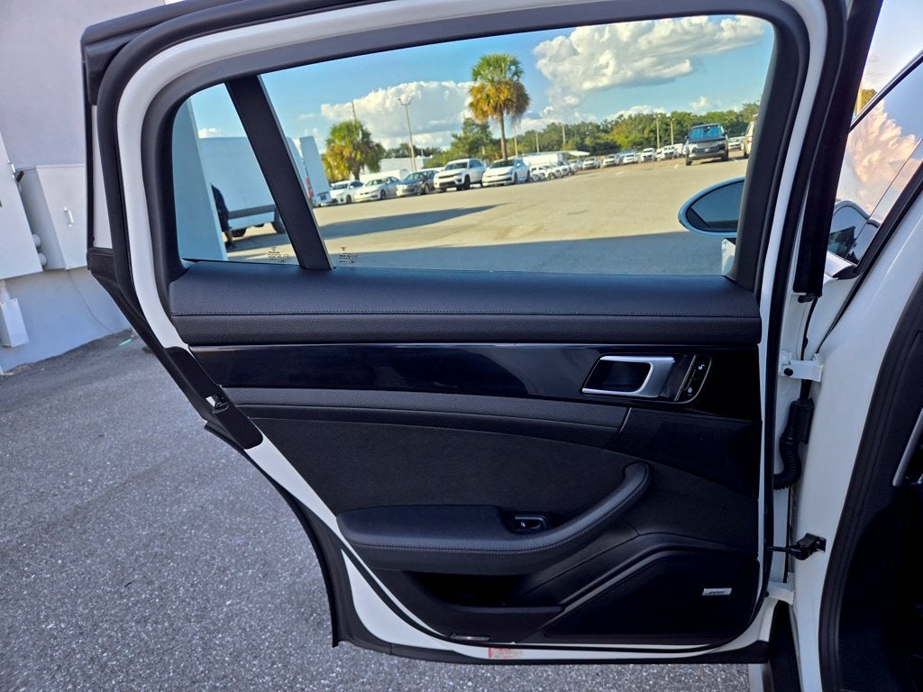 2017 Porsche Panamera Base