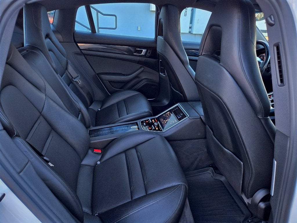 2017 Porsche Panamera Base