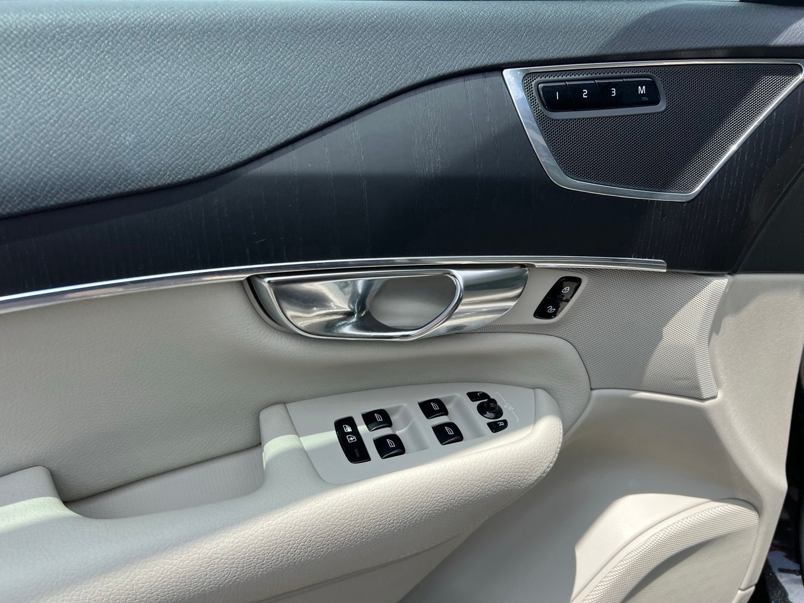 2020 Volvo XC90 T5 Momentum