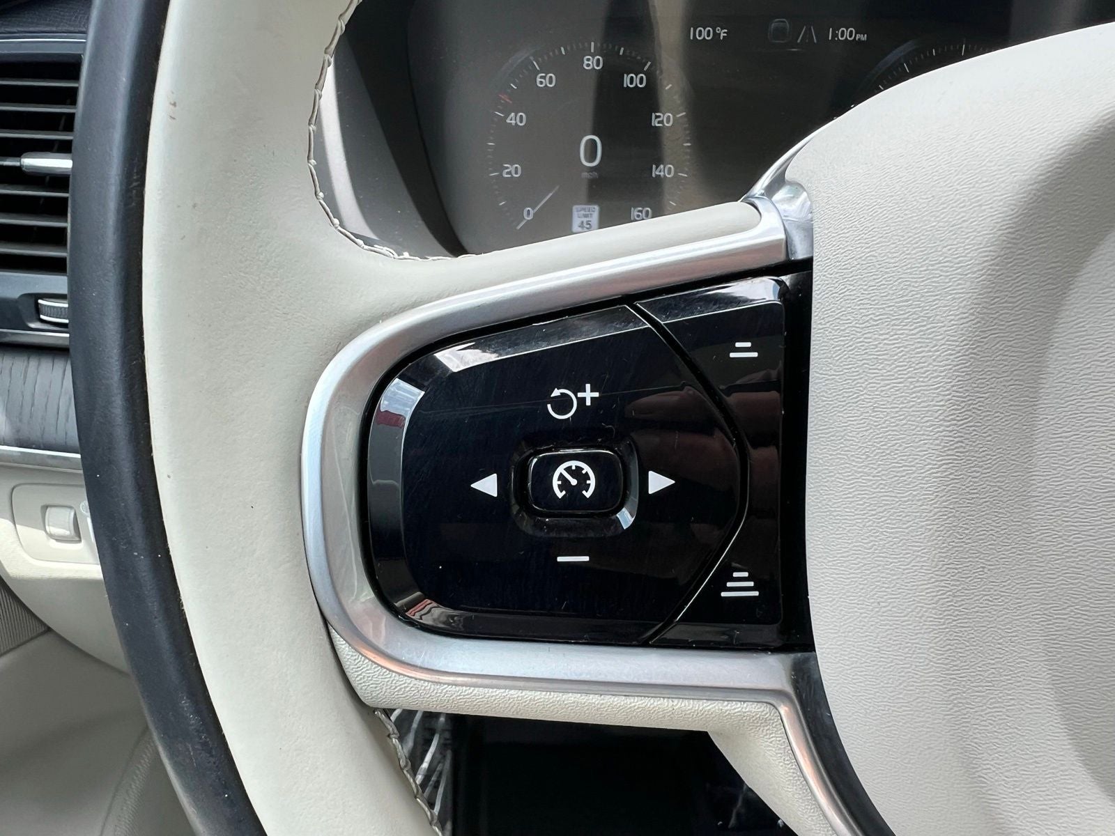 2020 Volvo XC90 T5 Momentum