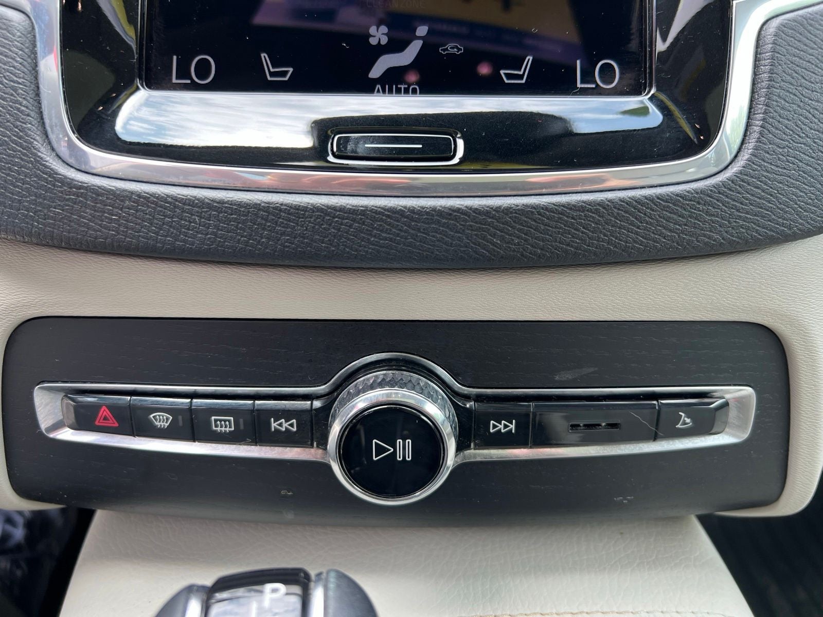 2020 Volvo XC90 T5 Momentum
