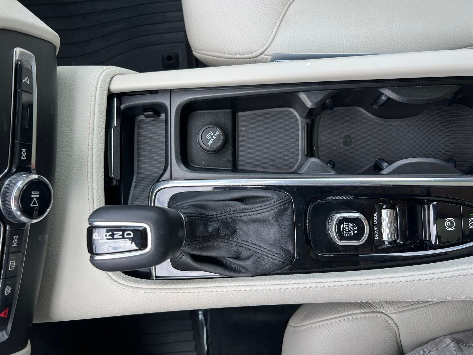 2020 Volvo XC90 T5 Momentum