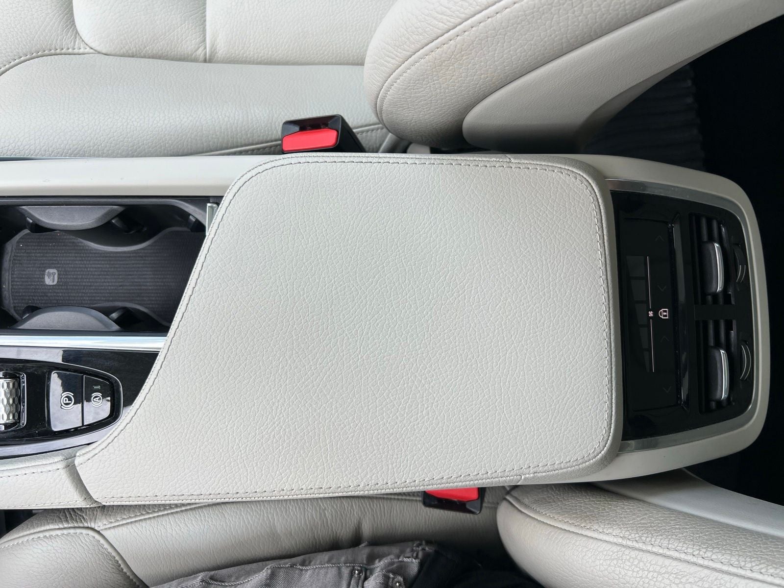 2020 Volvo XC90 T5 Momentum