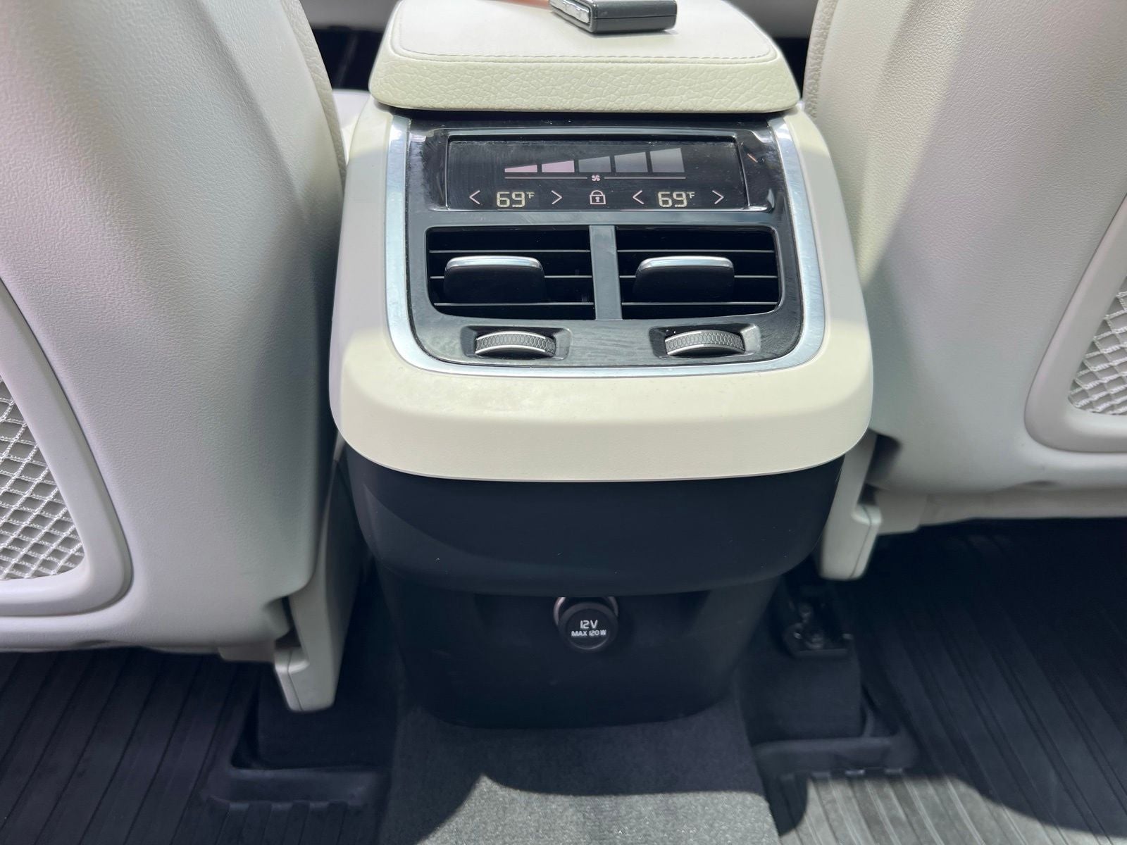 2020 Volvo XC90 T5 Momentum