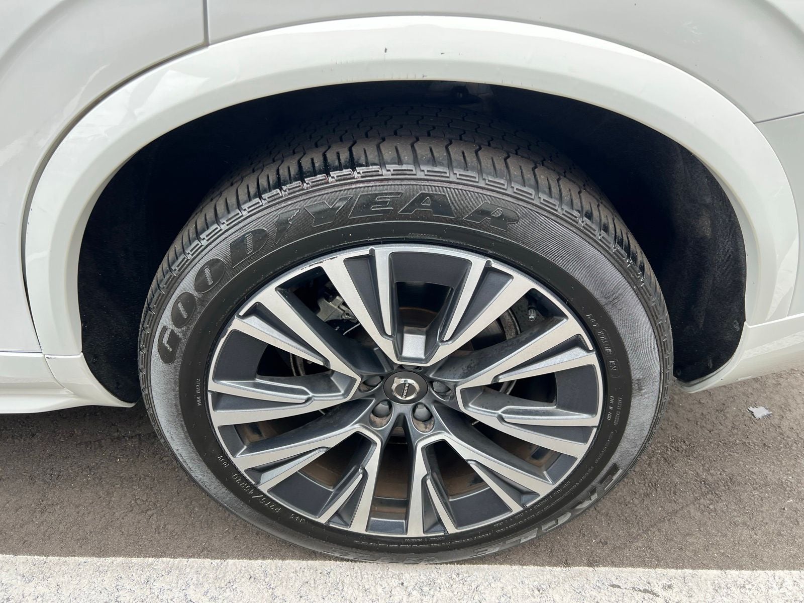 2022 Volvo XC90 T5 Momentum