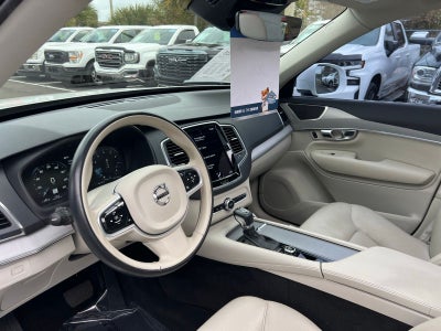 2022 Volvo XC90 T5 Momentum