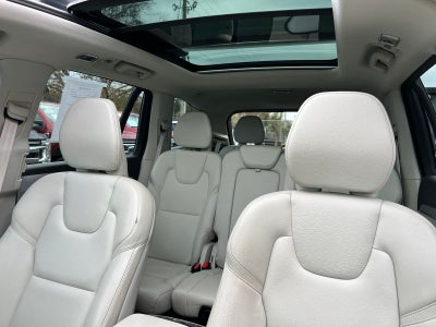 2022 Volvo XC90 T5 Momentum