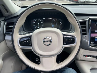 2022 Volvo XC90 T5 Momentum