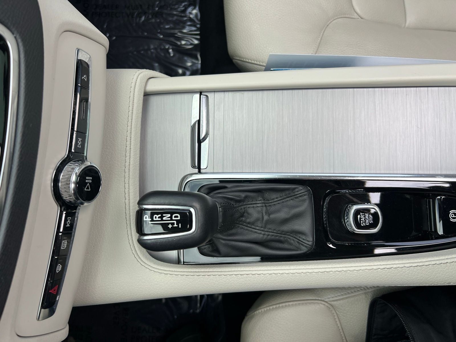 2022 Volvo XC90 T5 Momentum