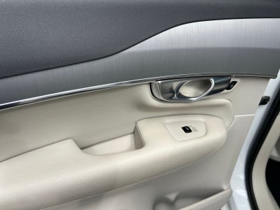2022 Volvo XC90 T5 Momentum