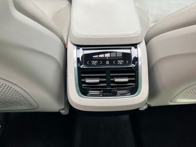 2022 Volvo XC90 T5 Momentum