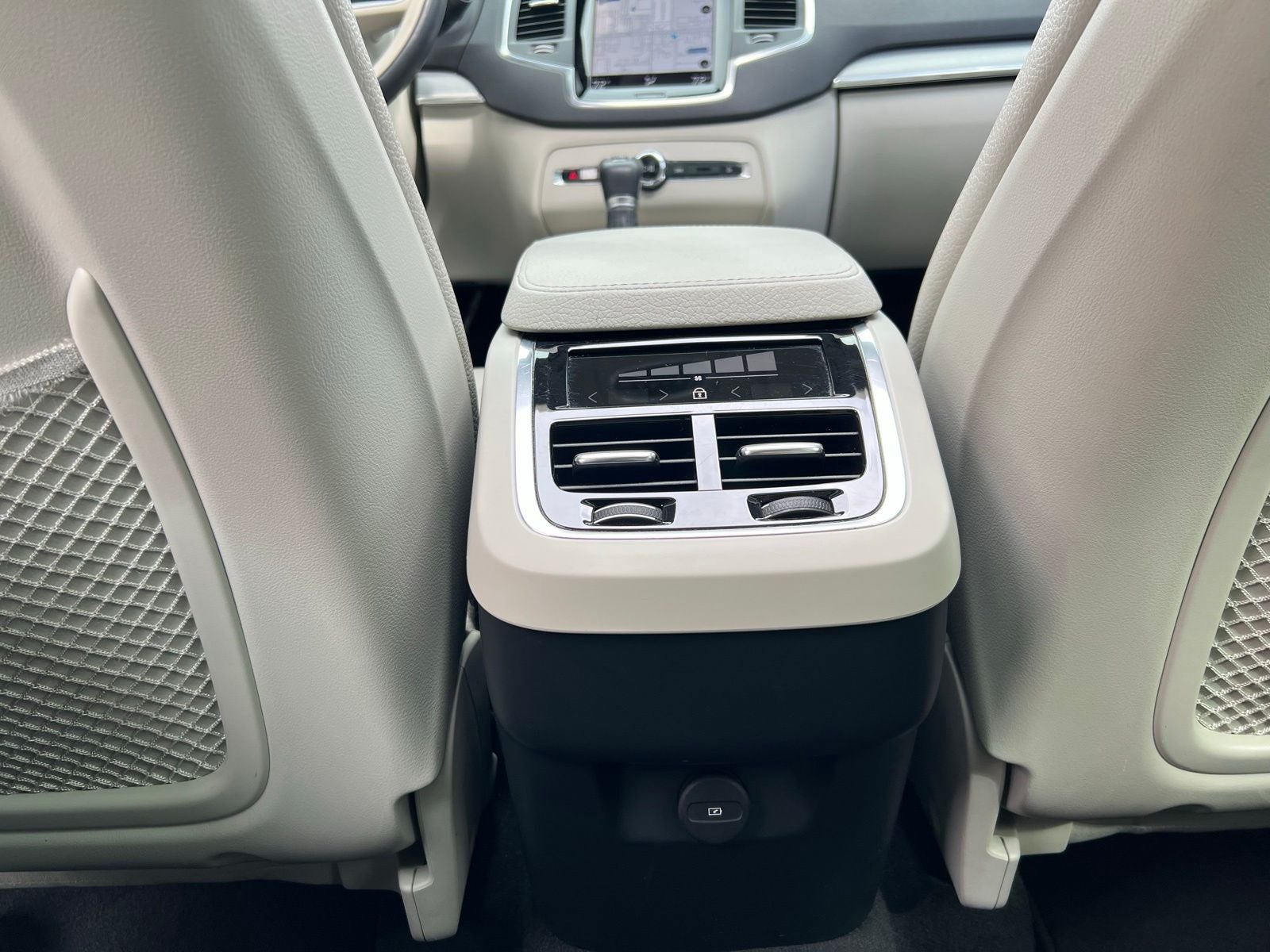 2022 Volvo XC90 T5 Momentum