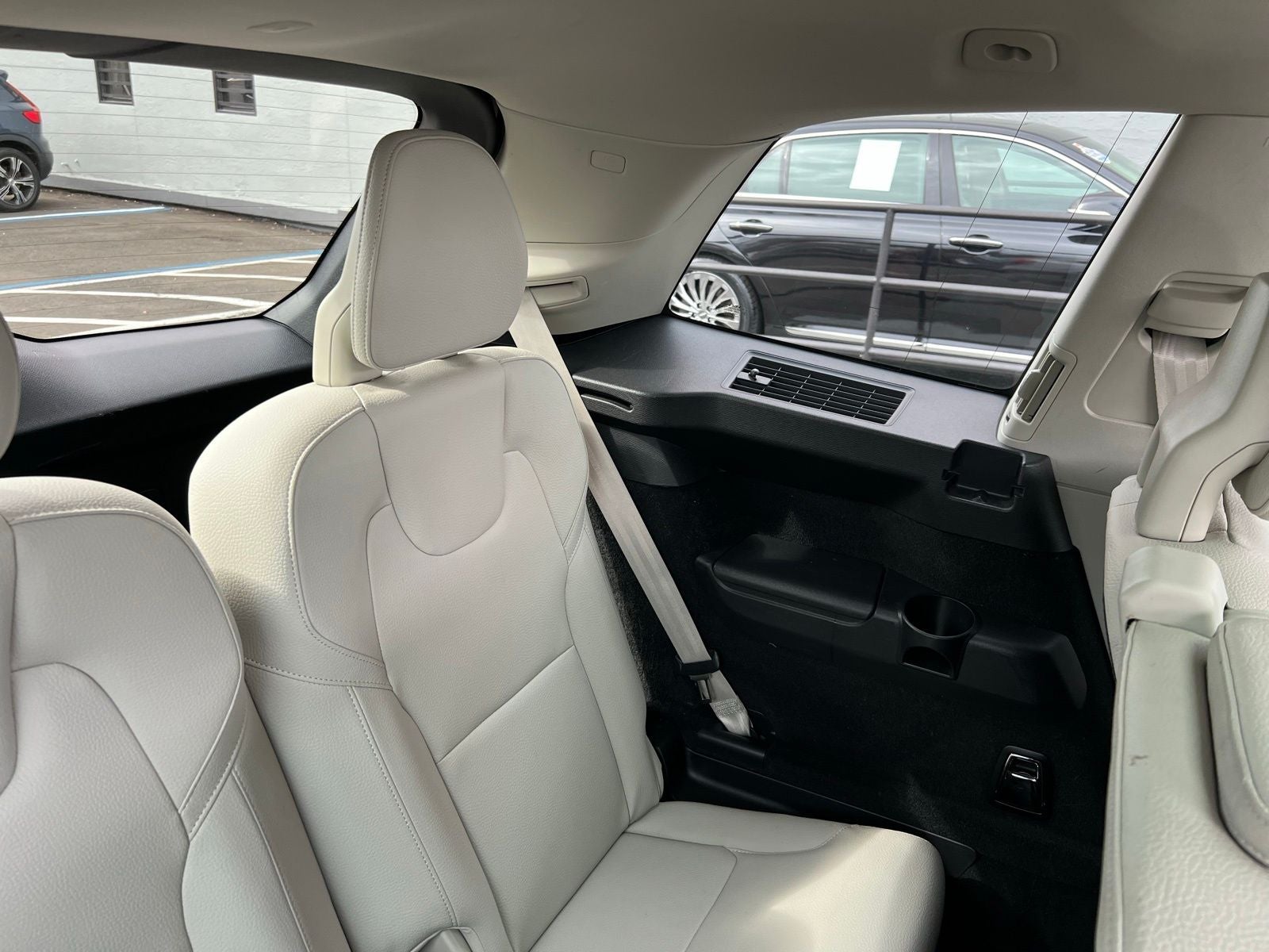 2022 Volvo XC90 T5 Momentum