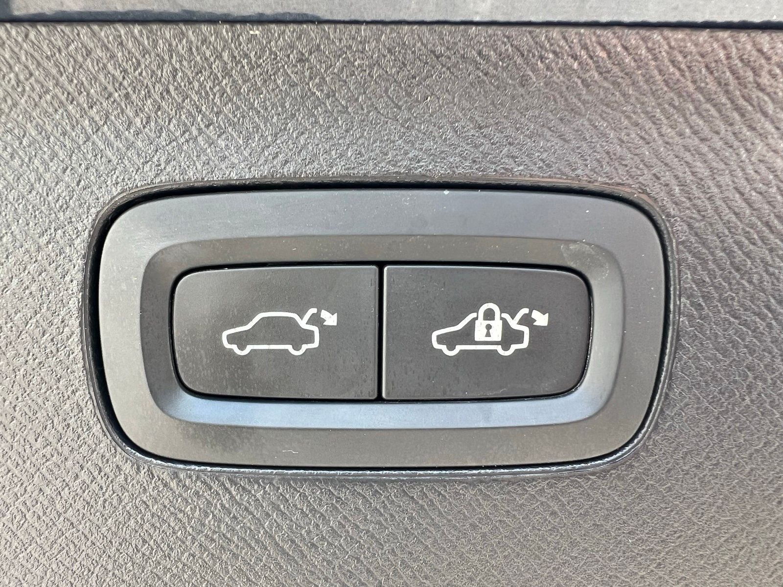 2023 Volvo XC90 B5 Core