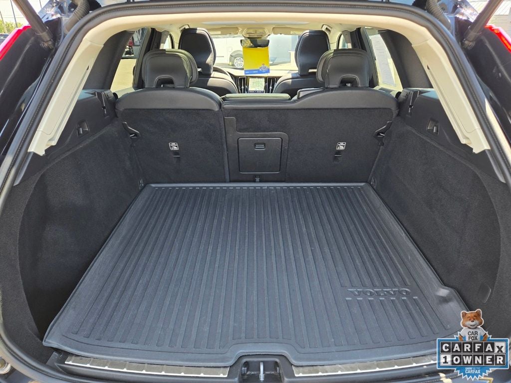 2024 Volvo XC60 B5 Plus Dark Theme