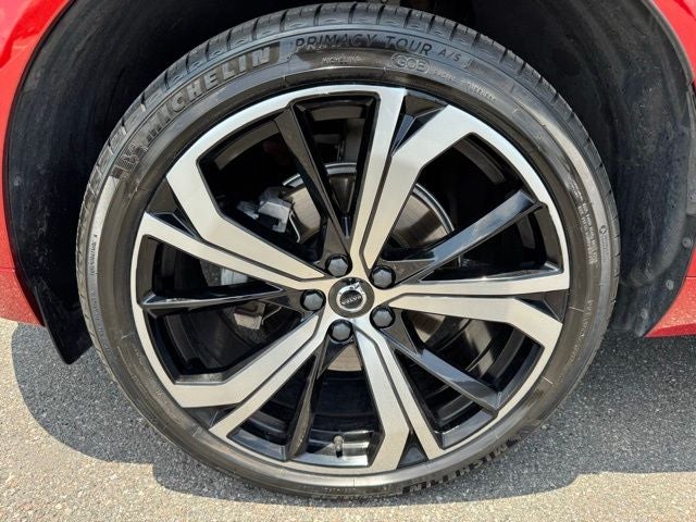 2024 Volvo XC60 B5 Ultimate Dark Theme