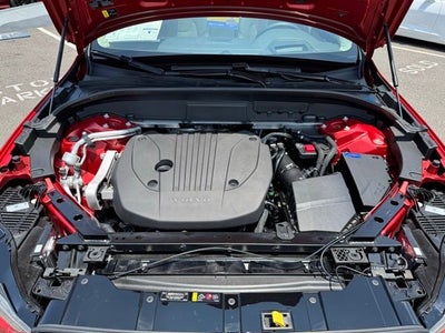 2024 Volvo XC60 B5 Ultimate Dark Theme