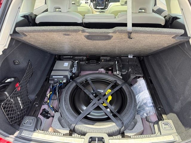 2024 Volvo XC60 B5 Ultimate Dark Theme