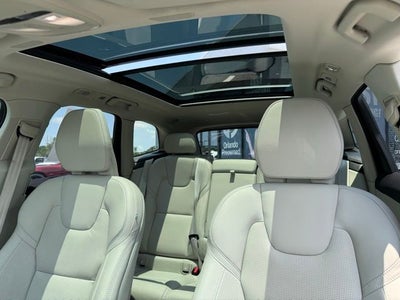 2024 Volvo XC60 B5 Ultimate Dark Theme