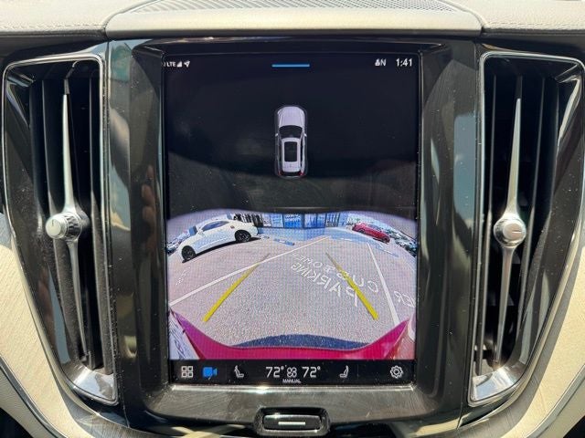 2024 Volvo XC60 B5 Ultimate Dark Theme