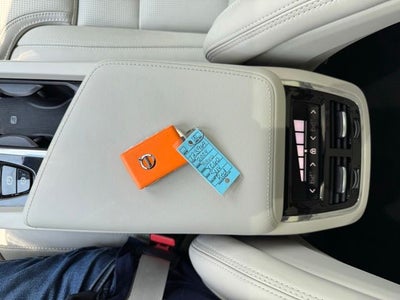 2024 Volvo XC60 B5 Ultimate Dark Theme