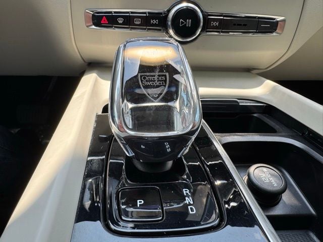 2024 Volvo XC60 B5 Ultimate Dark Theme